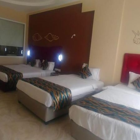 Ocean Queen Hotel Wadduwa Luaran gambar